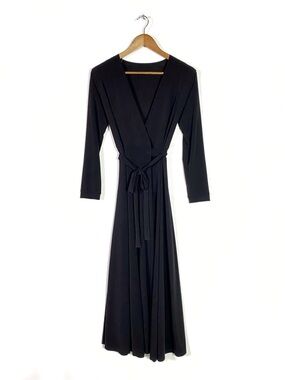 Nothing Fits But Wrap Dress Black